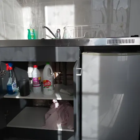 Appartement Perret 105 Rue Victor Hugo, Lumineux, Plein Centre, Garage Privé, Arrivée Autonome, à Pied *