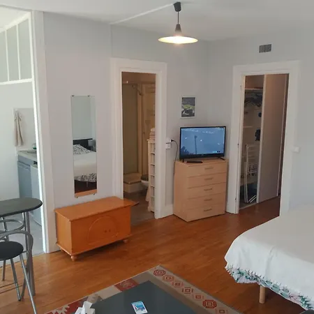 Appartement Perret 105 Rue Victor Hugo, Lumineux, Plein Centre, Garage Prive, Arrivee Autonome, A Pied Le Havre